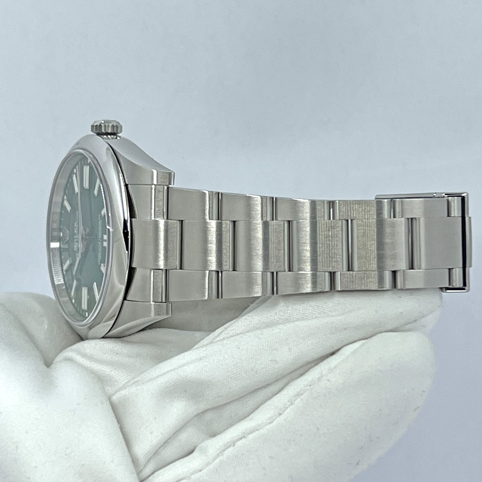 Rolex Oyster Perpetual 41, Green, Ref# 124300-0005, Unworn Complete 2023