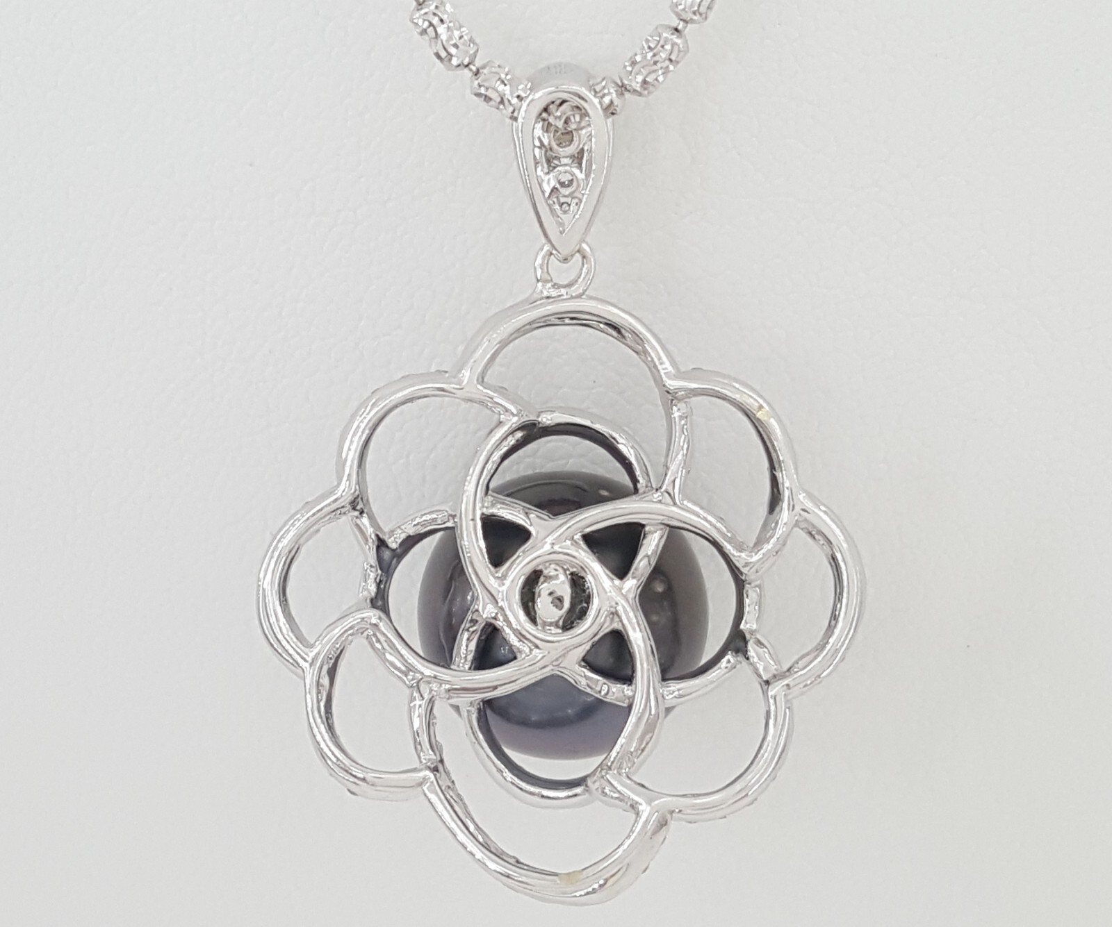 13.7 mm Tahitian Pearl & Diamond Flower Pendant Necklace 1.3 ct 18K Gold 18″