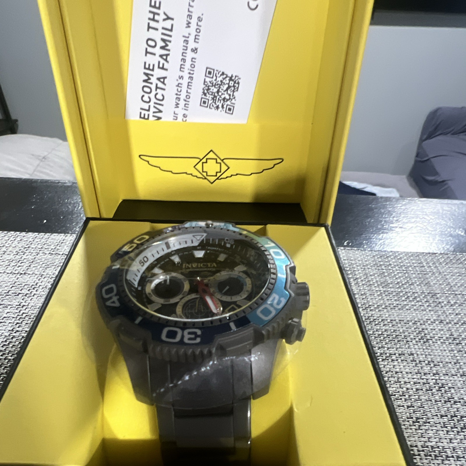 Invicta Chronograph Quartz Tachymeter Date Black Dial Blue/Black Bezel Box