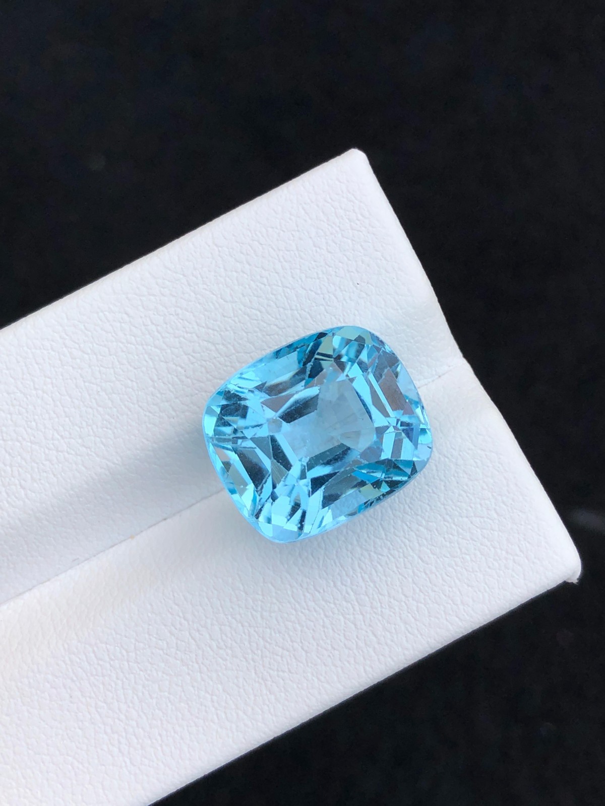 14.85 CT Beautiful Swiss Topaz Cushion shape loose Gemstone from Africa.