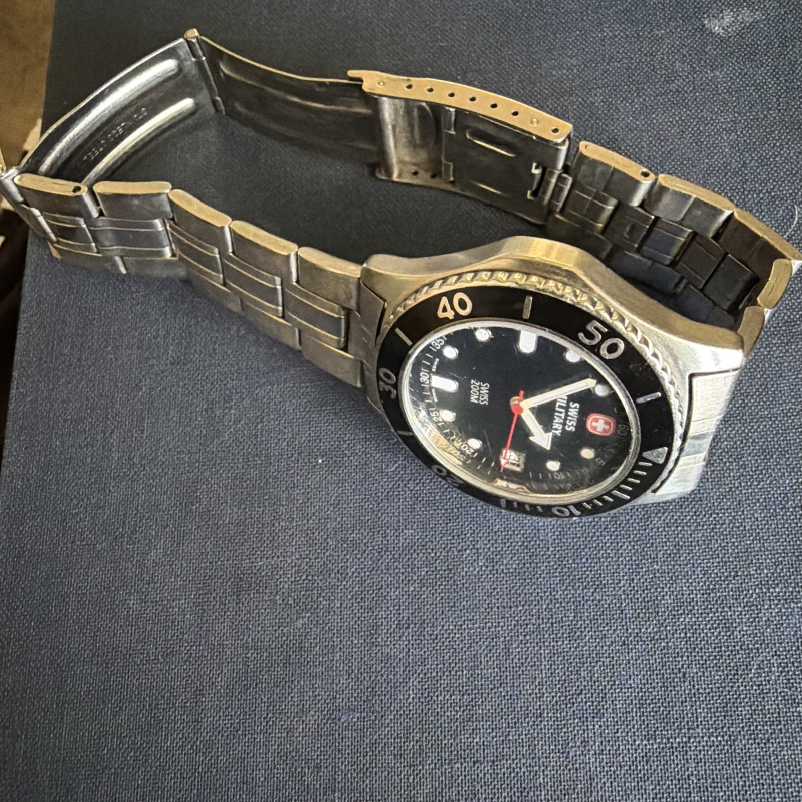 Mens Swiss Military Round Silver Tone Black Textured Dial Date Watch 095.0674 F1