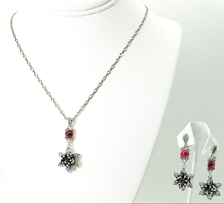 Vintage 925 Sterling Silver Garnet 3D Filigree Floral Necklace & Earrings Set