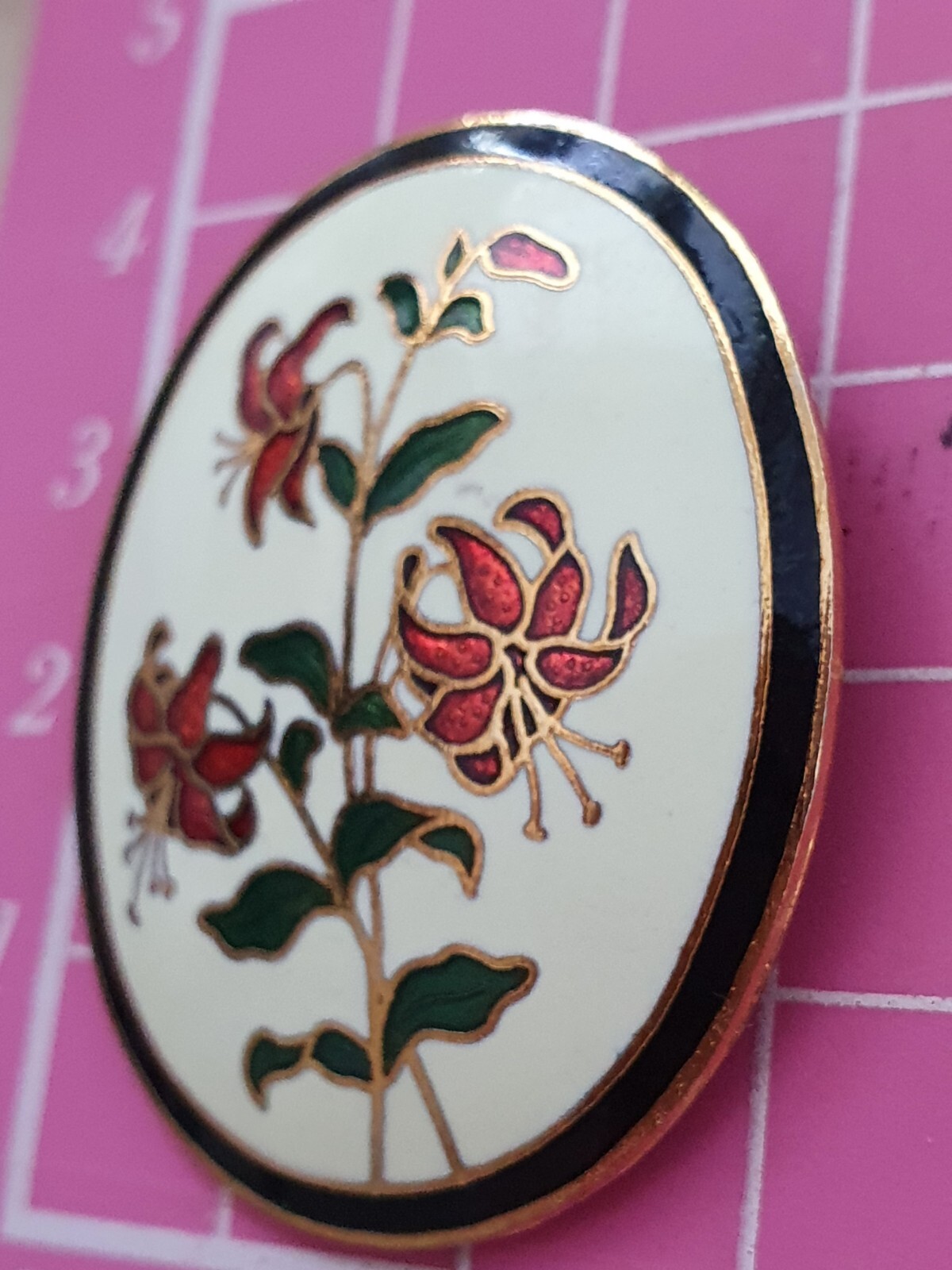Fish Signed Cream Red Green Enamel Cloisonné Lilly Oval Gold Tone Brooch Pin