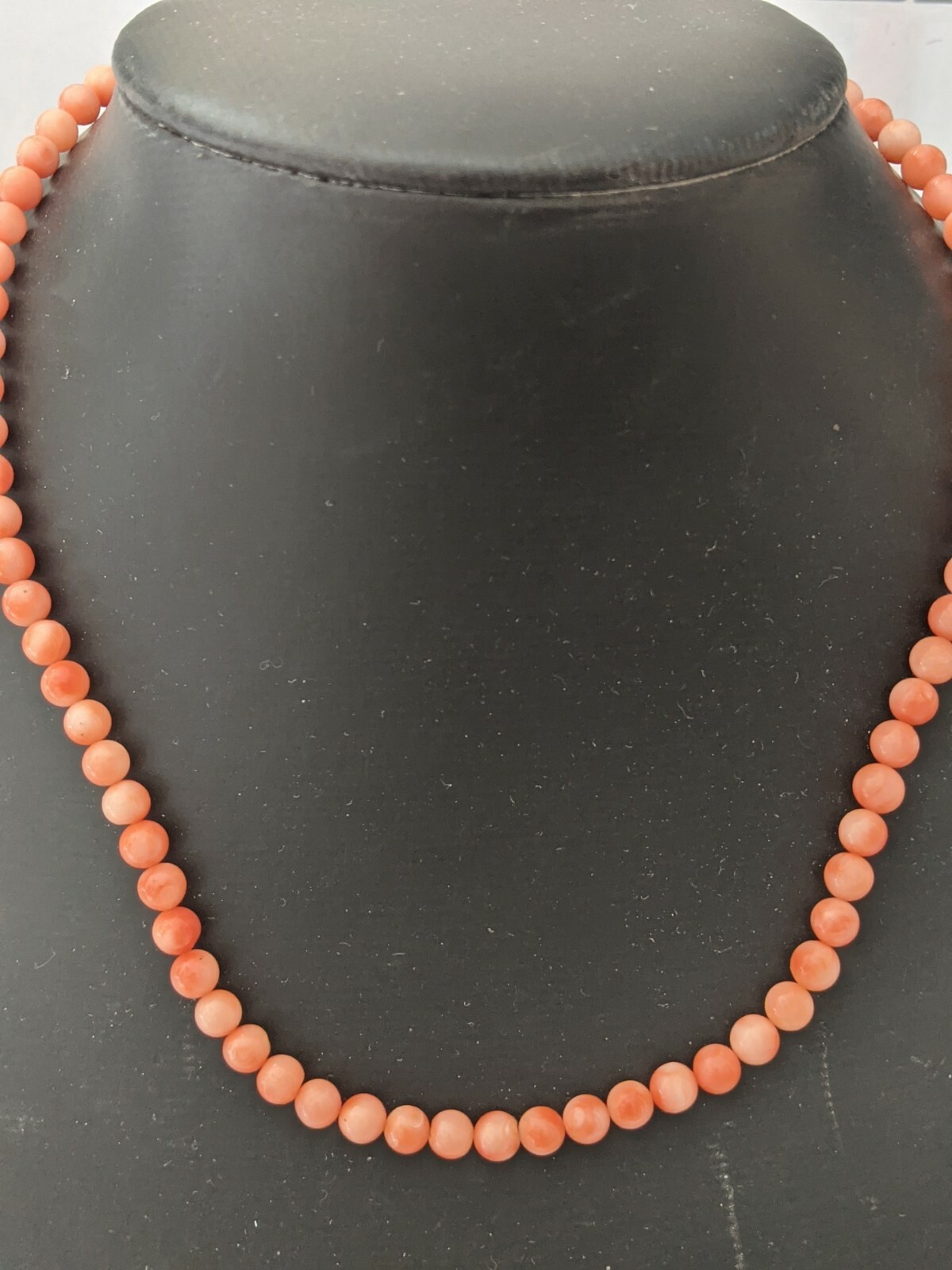VINTAGE MEDITERRANEAN CORAL NECKLACE LENGTH – 40 CM BEADS DIA – 5 mm W-0.60 OZ