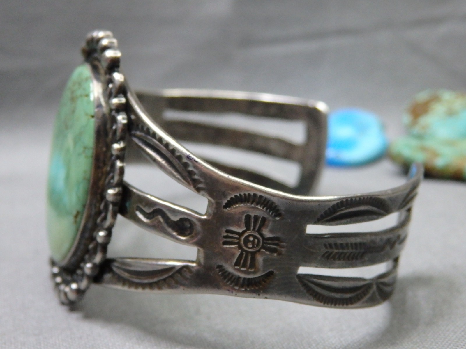 Fred Harvey NAVAJO Natural CARICO LAKE TURQUOISE Coin SIlver 36g Cuff Bracelet