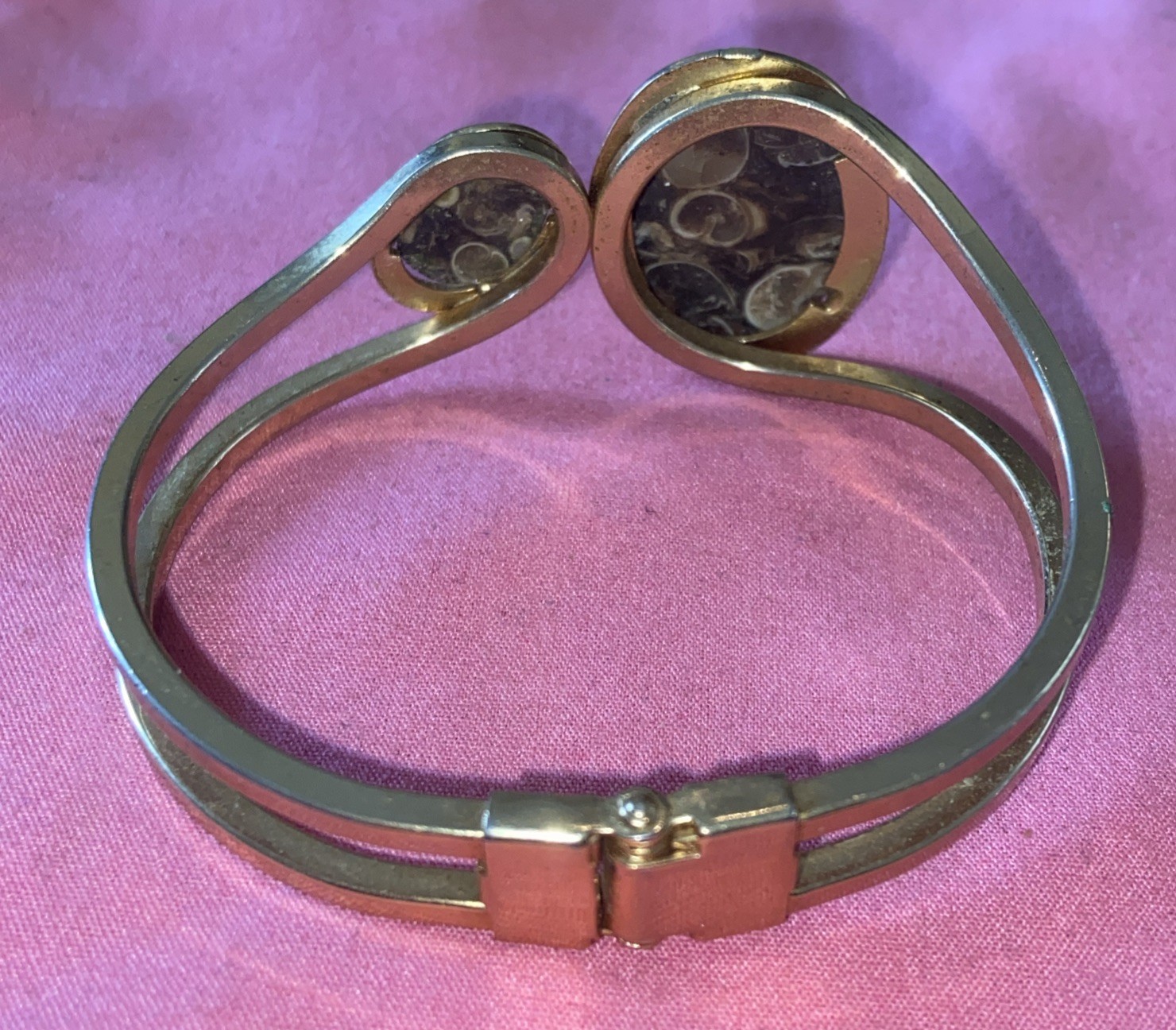 Vintage Agate Gold Tone Hinged Bracelet Measures Approx 6 1/2 Inches As Is Cond