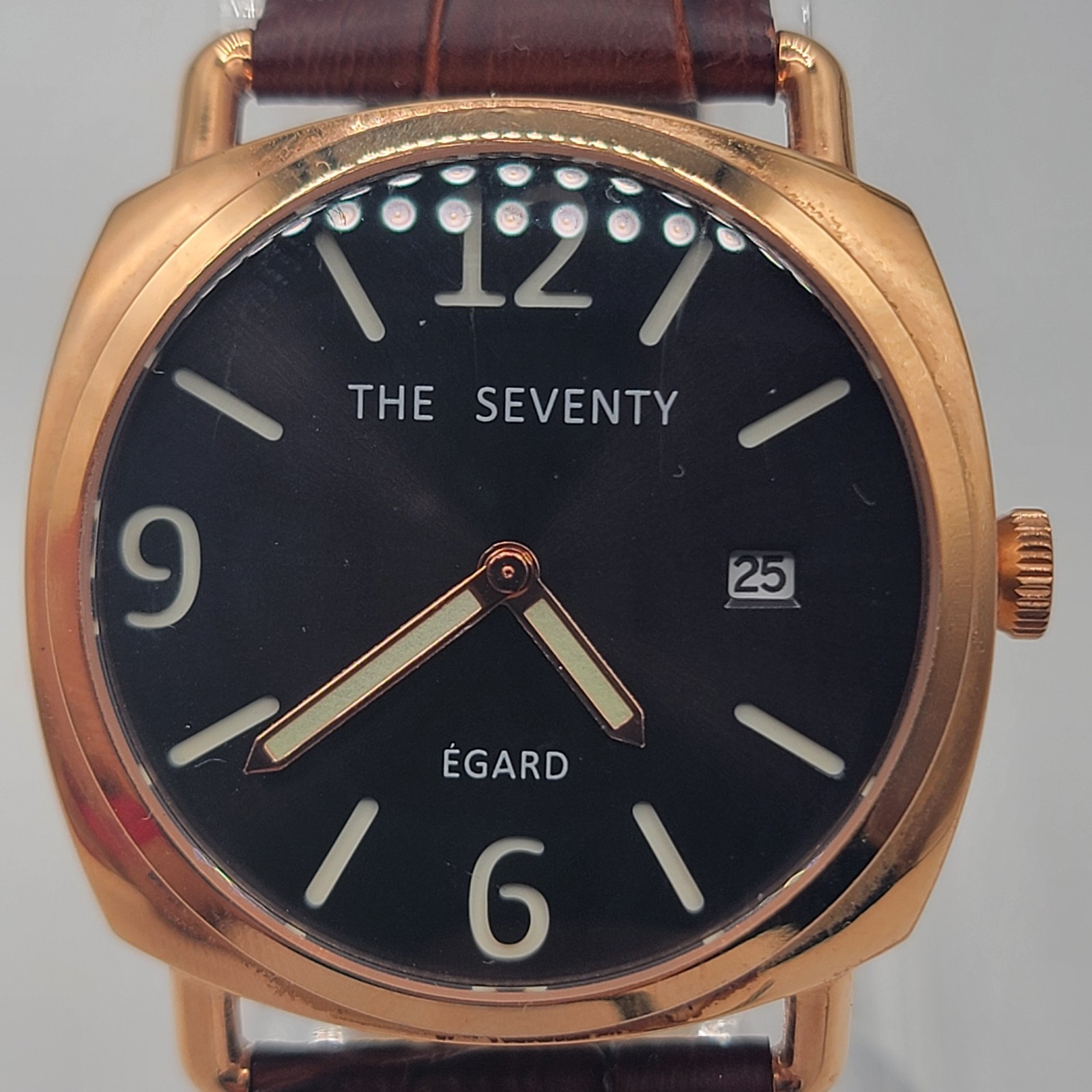 EGARD THE SEVENTY Quarts Date Rose Gold Classic Watch. Running.