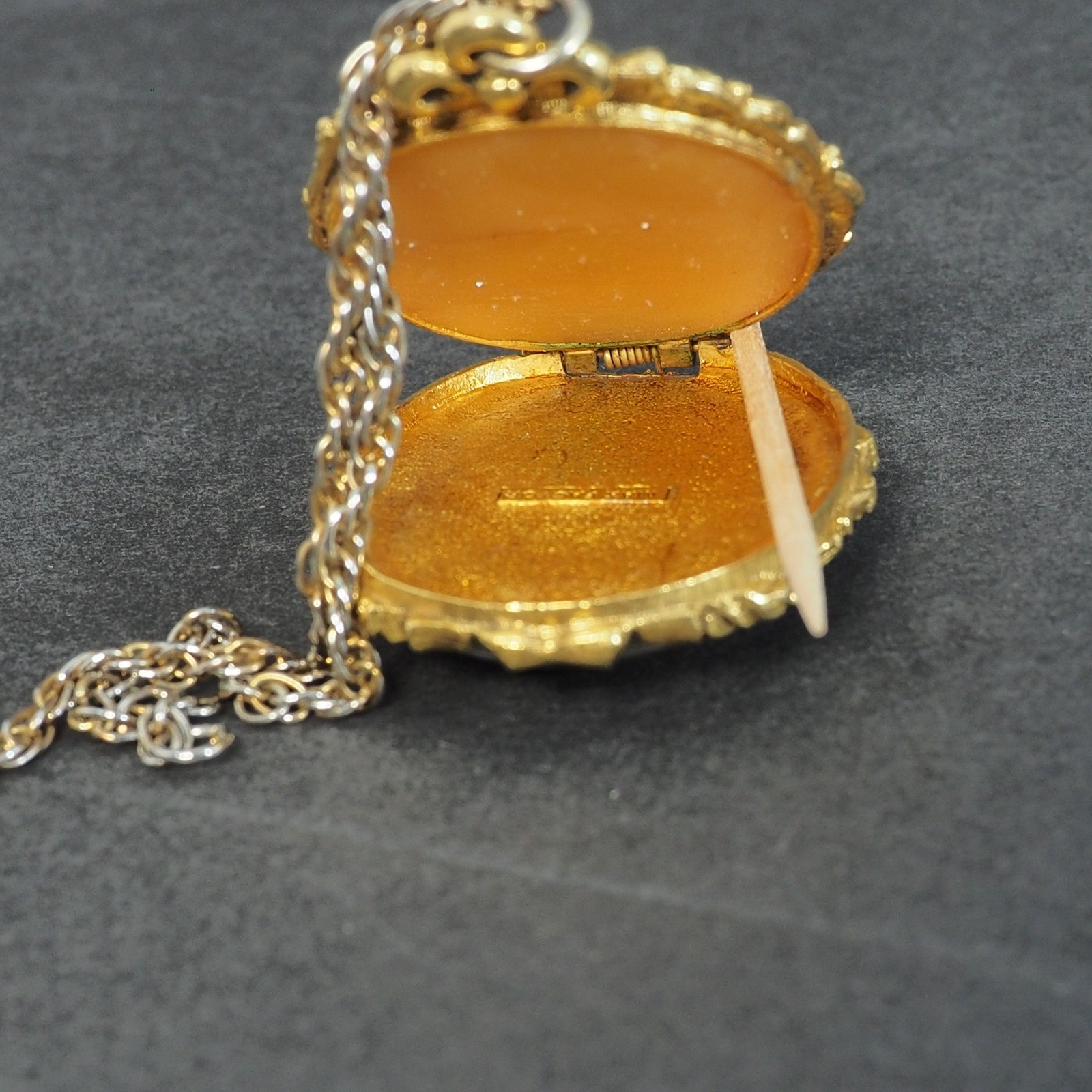 Vintage Max Factor Necklace Women Gold Tone Floral Solid Perfume Locket Compact