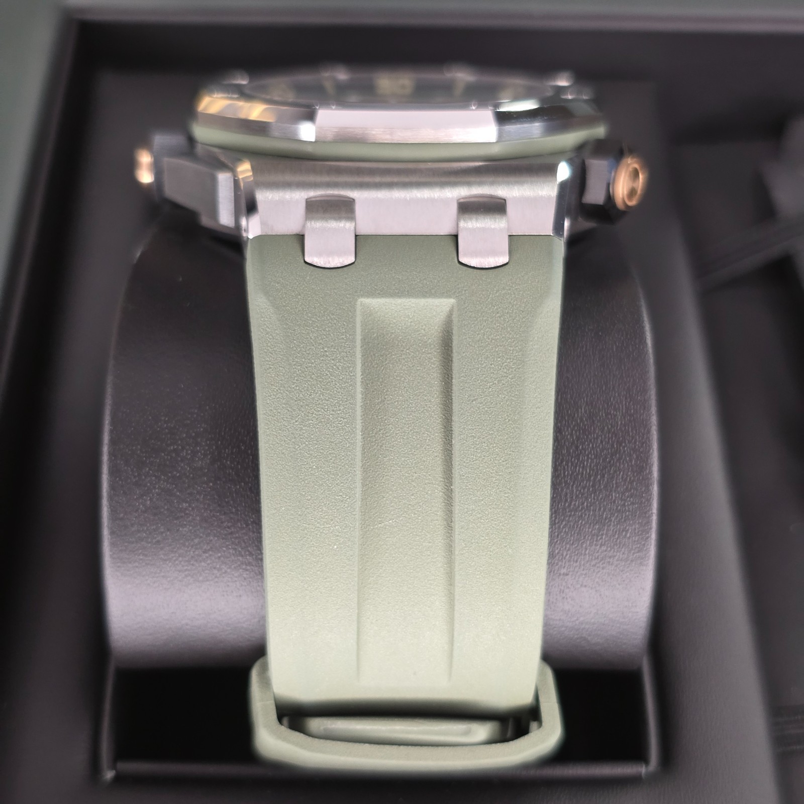 AUDEMARS PIGUET ROYAL OAK OFFSHORE DIVER KHAKI DIVER 15720ST 42MM WARRANTY B&P