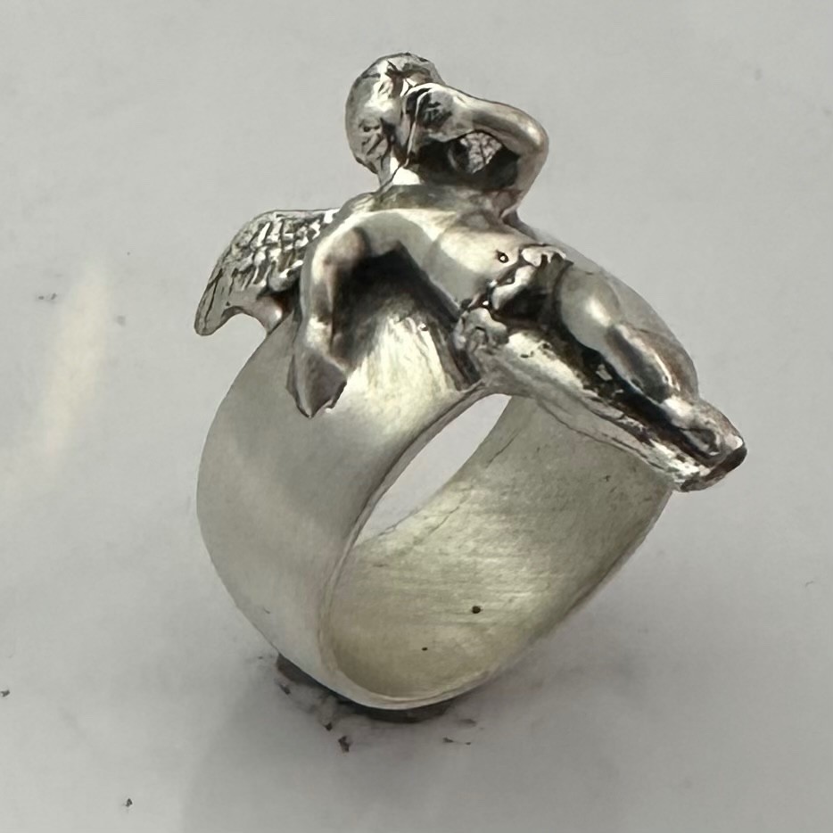 MJG STERLING SILVER. LADIES ANGEL RING BAND. CHERUB ANGEL RING. SIZE 8