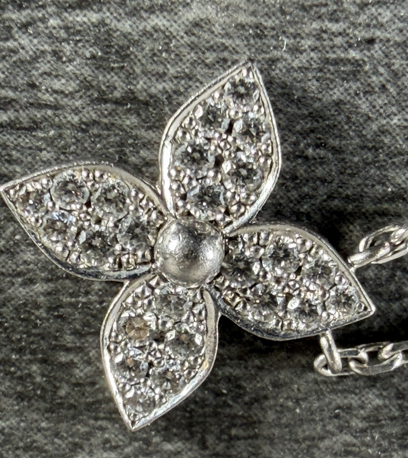 Louis Vuitton Star Blossom Diamond Necklace/ Pendant 750 ~ 17” ~ 5.0 Gr No Clasp