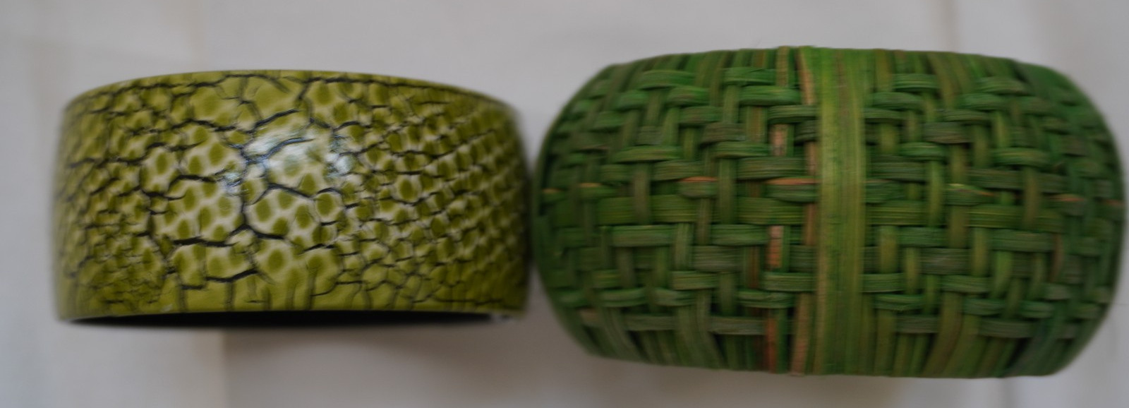 VTG Boho Lime Green Bangle Set – Woven Raffia Straw & Crackle Texture Cuff 2pc