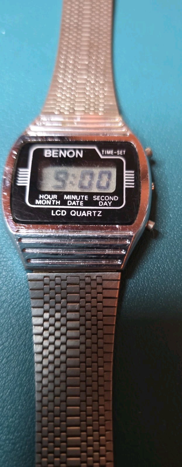 Benon Digital LCD Quartz