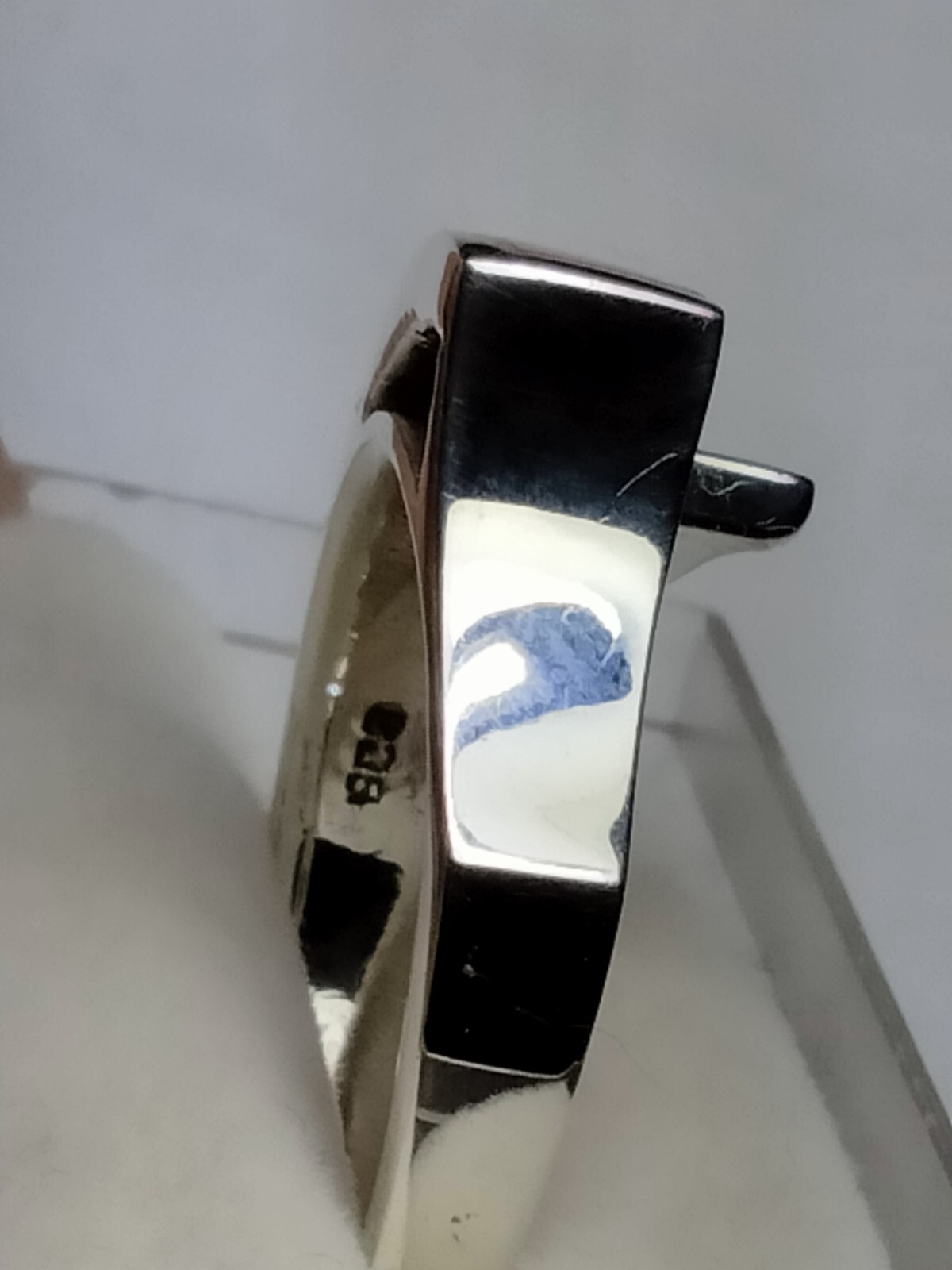 CHARMING MOP INLAYS IN TRENDY STERLING SILVER.925 RING SIZE 8.75-9.0