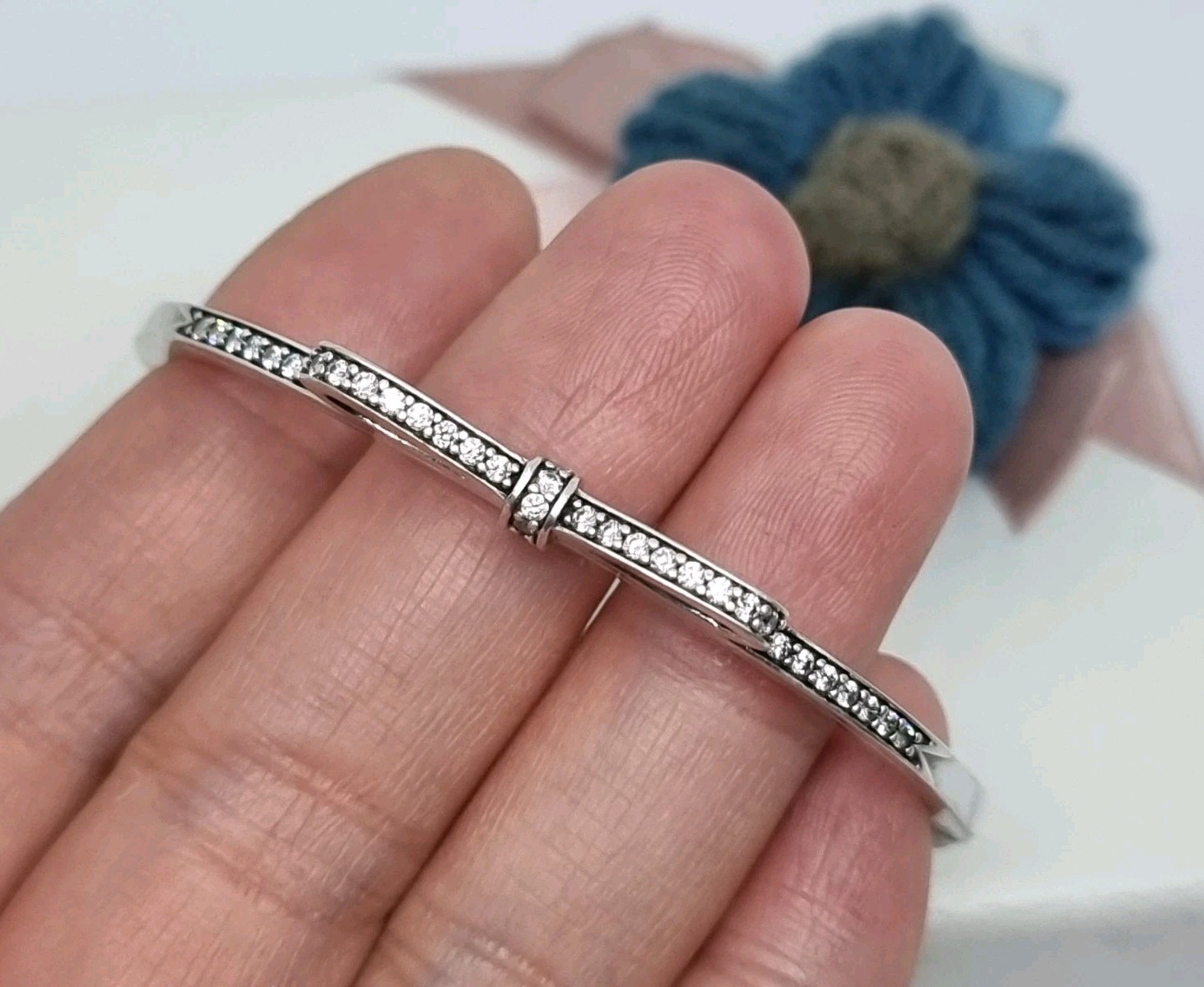 BOXED Genuine Pandora Silver Sparkling Bow Bangle Size 1 💕 16cm