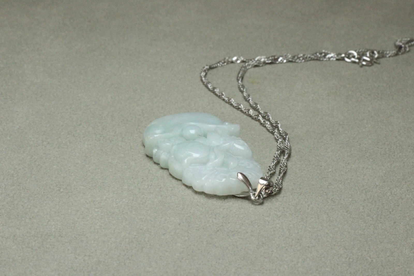 Natural White green A Jadeite jade Hand-Carved Rabbit (Chinese Zodiac) Pendant
