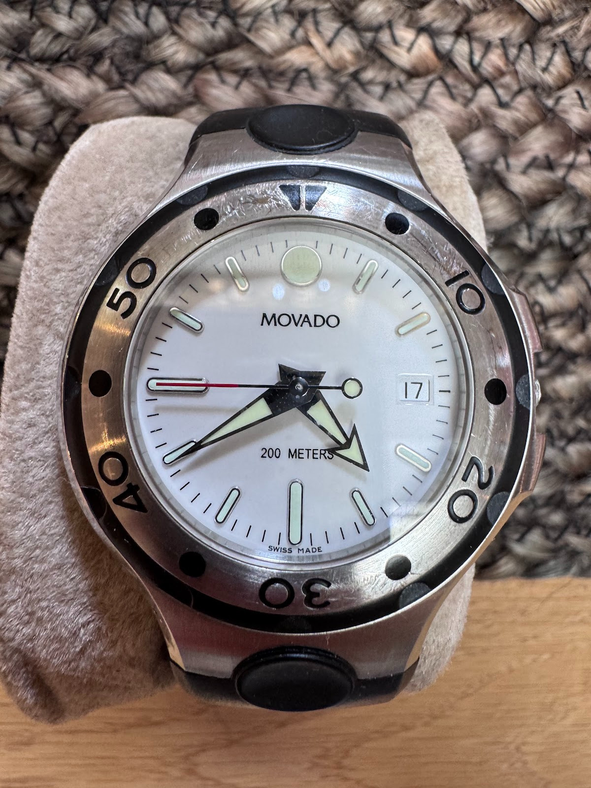 Movado Series 800 84 C2 1895.1 Mens Dive Watch White Dial 200M Black Rubber Band