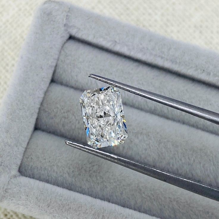 Lab Grown CVD Diamond 1.00 Ct Radiant Cut D Color, VGTL Certified Loose Diamond