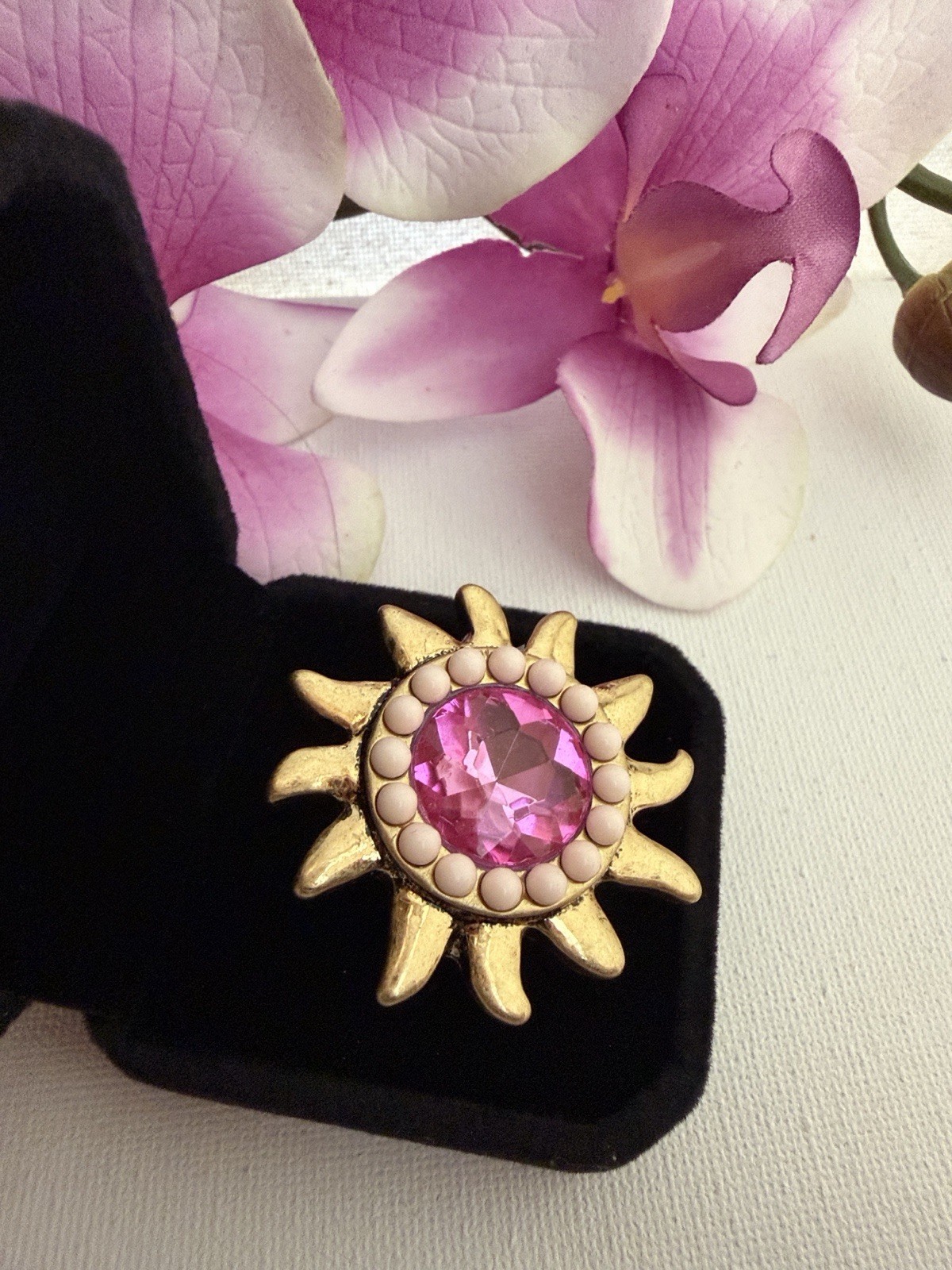 Kurt Geiger London Sunburst Crystal Embellished Cocktail Ring Sz 9
