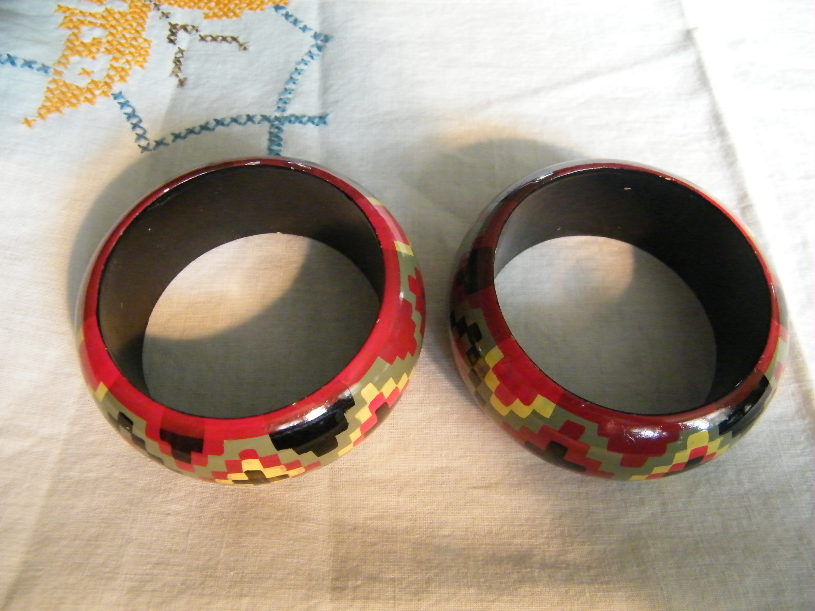 Beautiful Bangle Bracelet Set 2 Red Gray Black Yellow Plastic 2 5/8 x 1 3/8