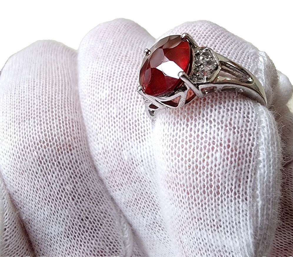 HESSONITE GARNET VINTAGE STYLE STERLING SILVER RING WHITE SAPPIRE ACCENTS SIZE 6