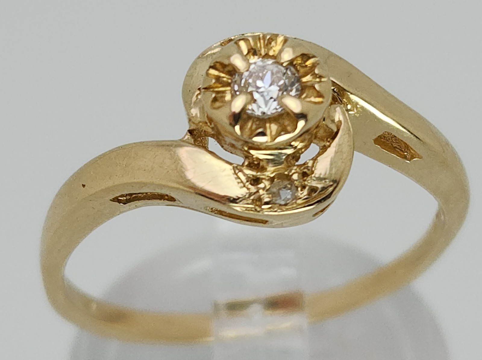 Beautiful Antique 14 K Yellow Gold Heritage Diamond Swirl Bypass Sz 8 Ring