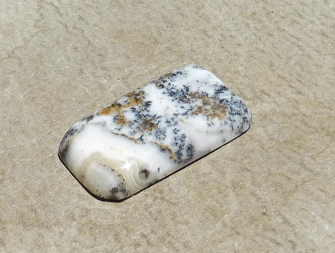 NATURAL manganese dendrites in calcite cabochon from California (36.40 cts.)