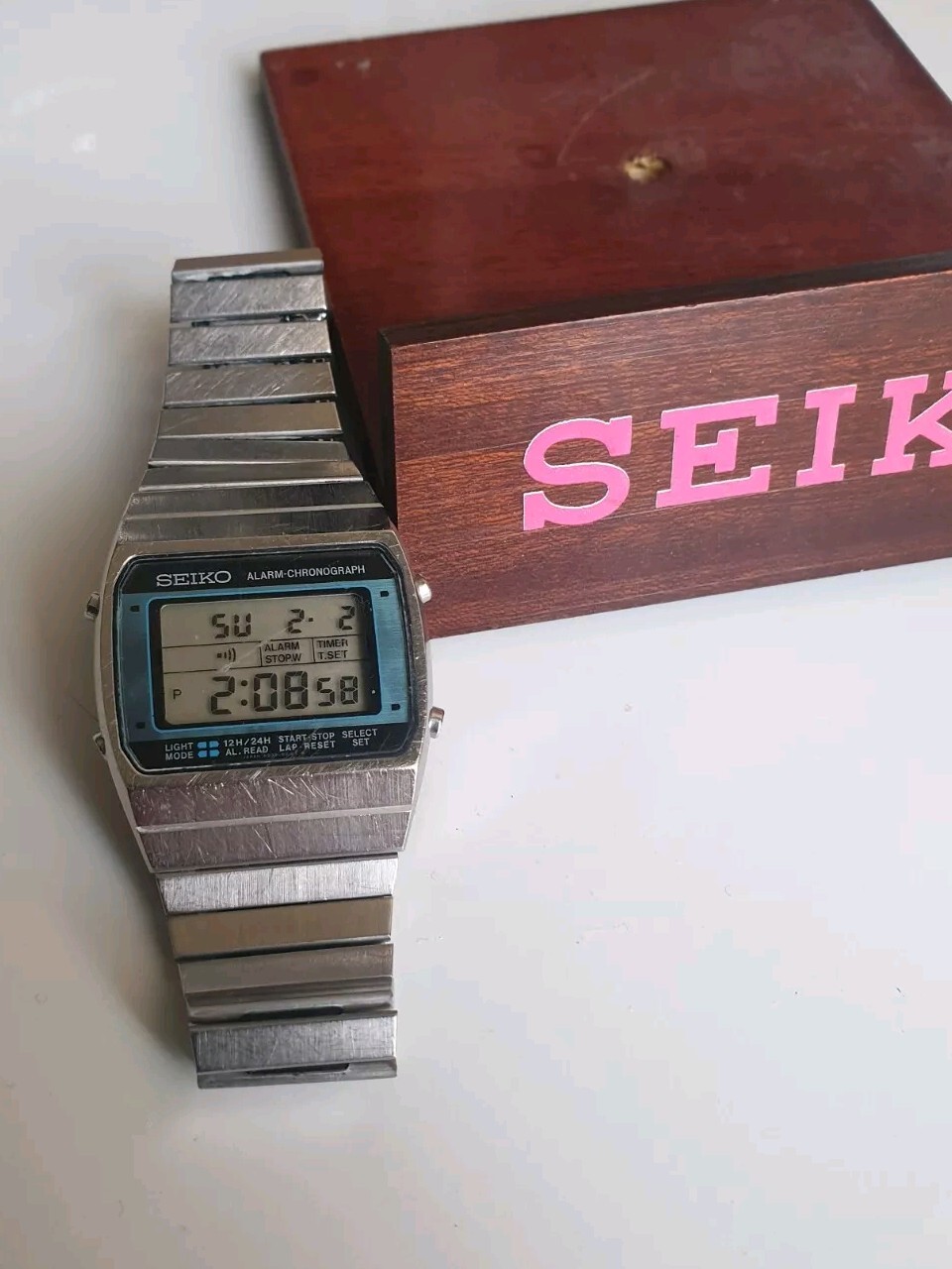 SEIKO QUARTZ A939-5010 ALARM CHRONO DIGITAL LCD DISPLAY VINTAGE.