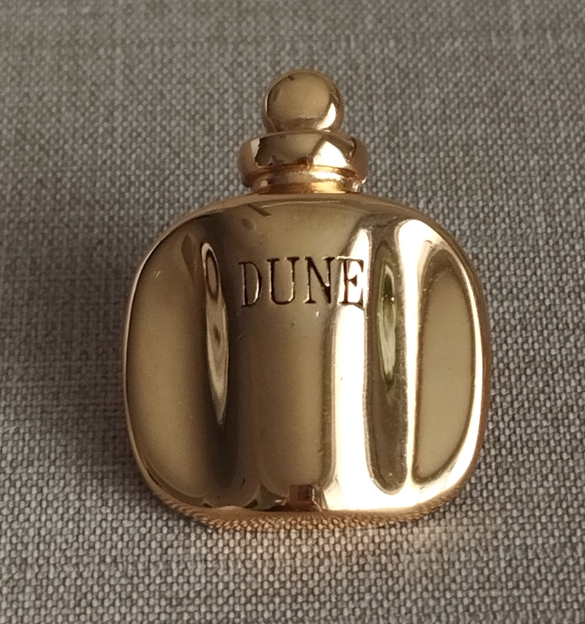 Vintage Christian Dior DUNE Perfume Bottle Gold Tone Novelty Pin Brooch