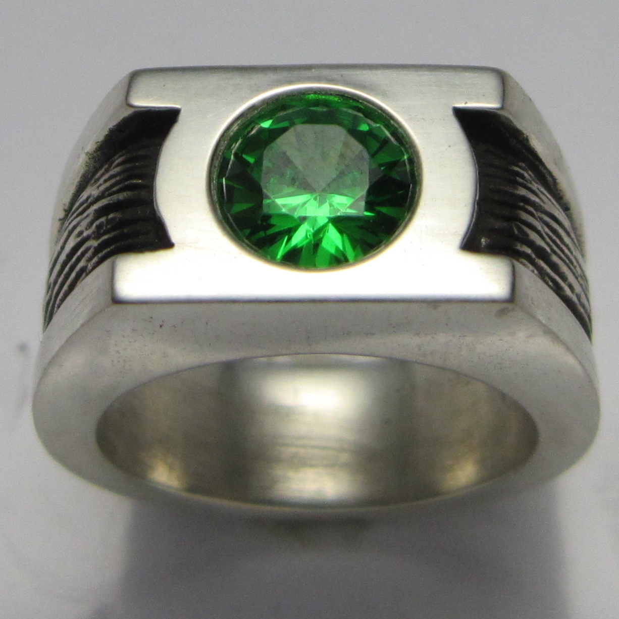 MJG STERLING SILVER GREEN LANTERN BAND. 8mm CZ. JUSTICE LEAGUE. COMIC CON. SZ 10