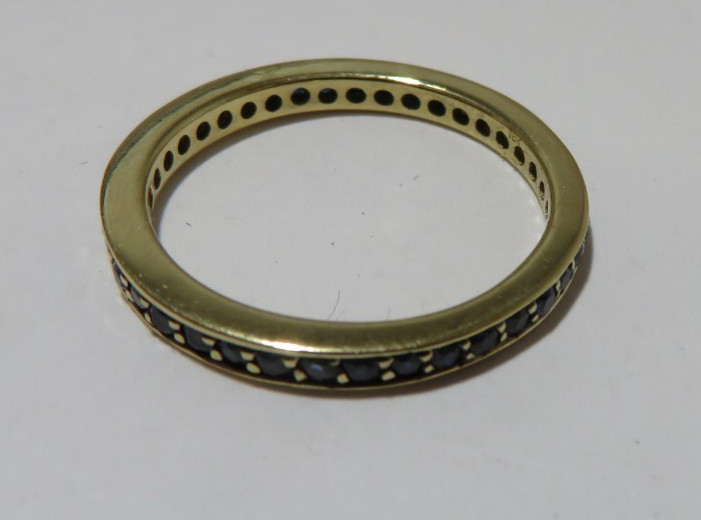 18K YG LADIES BLUE SAPPHIRE ETERNITY BAND RING SIZE 6.5 2.52 grams (G135509)