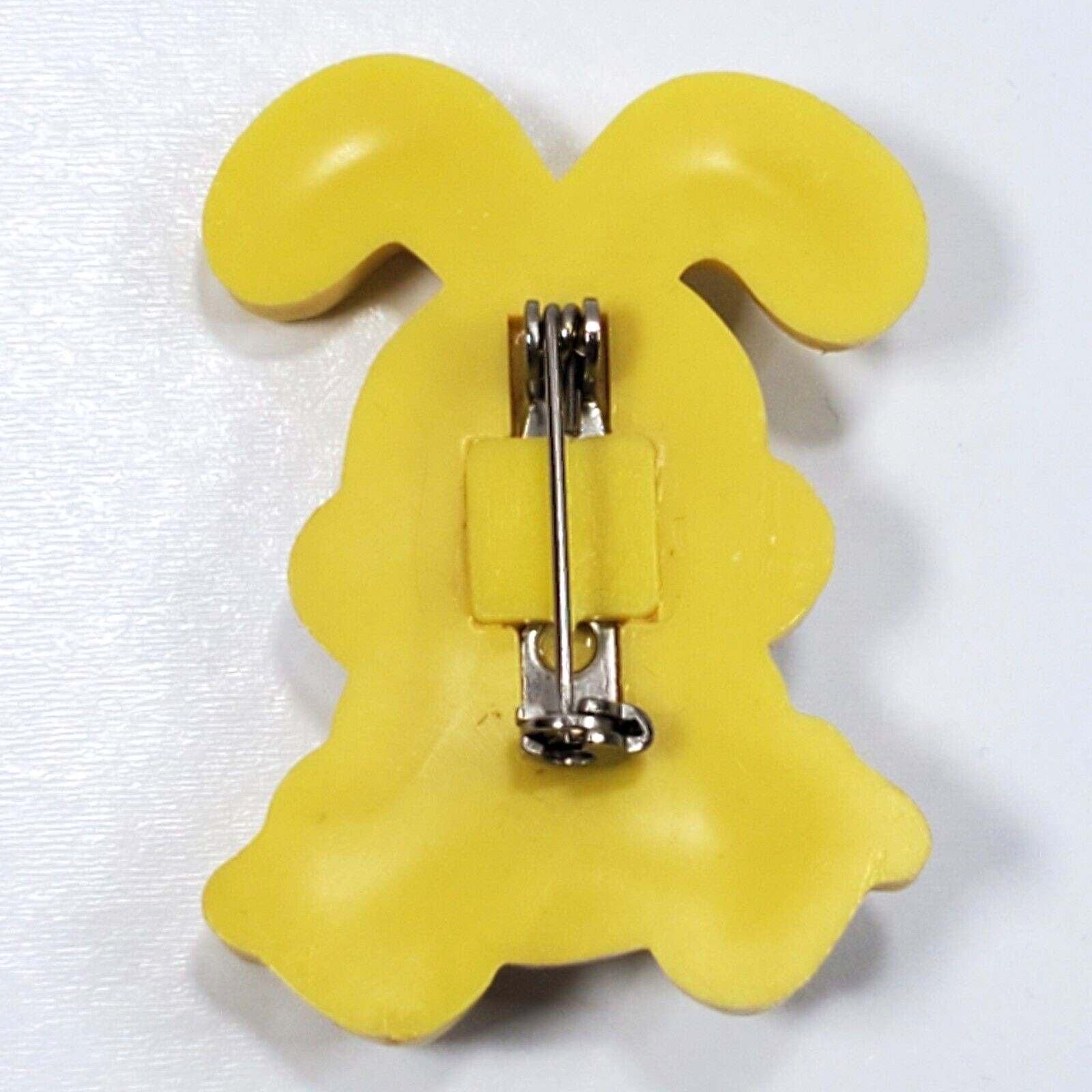 Vtg Plastic Resin Yellow Bunny Rabbit Holding Carrot Easter Spring Brooch Pin