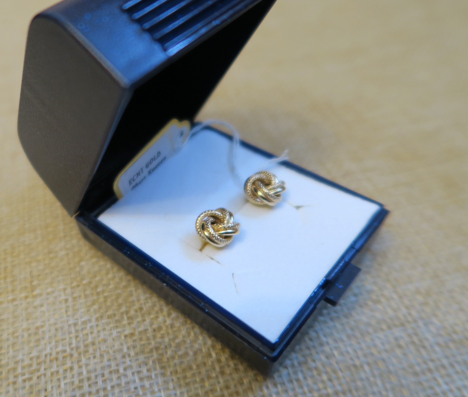375 REAL GOLD *** Stud Earrings Knot Textured 9mm Dia