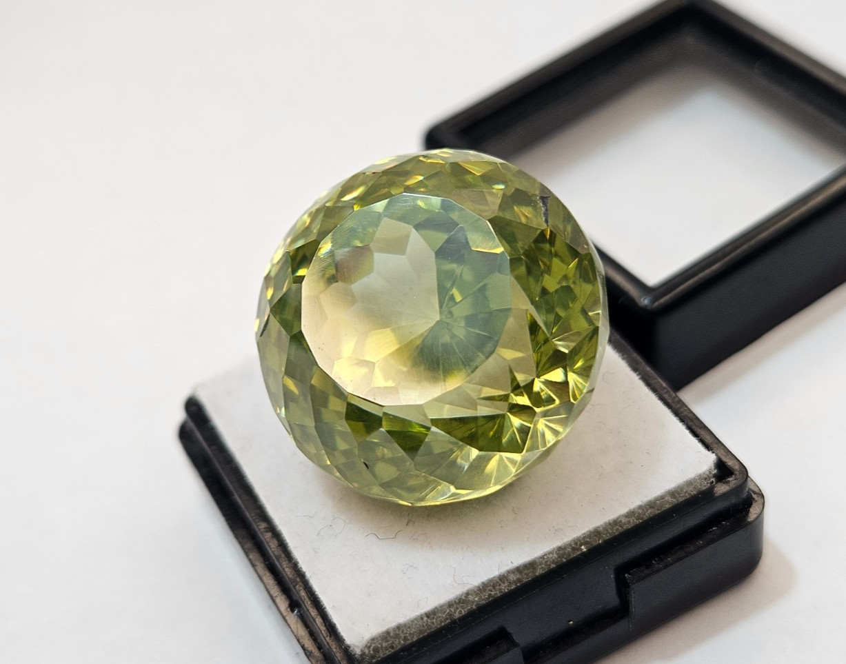 Cambodian Round Cut Green Zircon 105+ Ct Loose Gemstone For Pendant Making