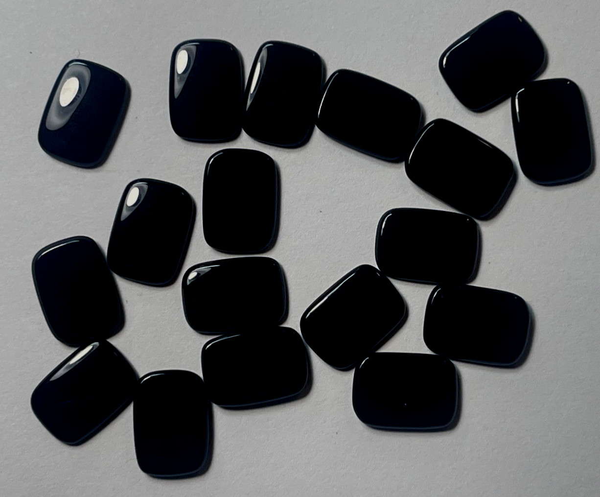 THREE (3) PCS BLACK ONYX 14X10 MM FLAT ANTIQUE SHAPE AS PICTURED BELOW WHOLESALE