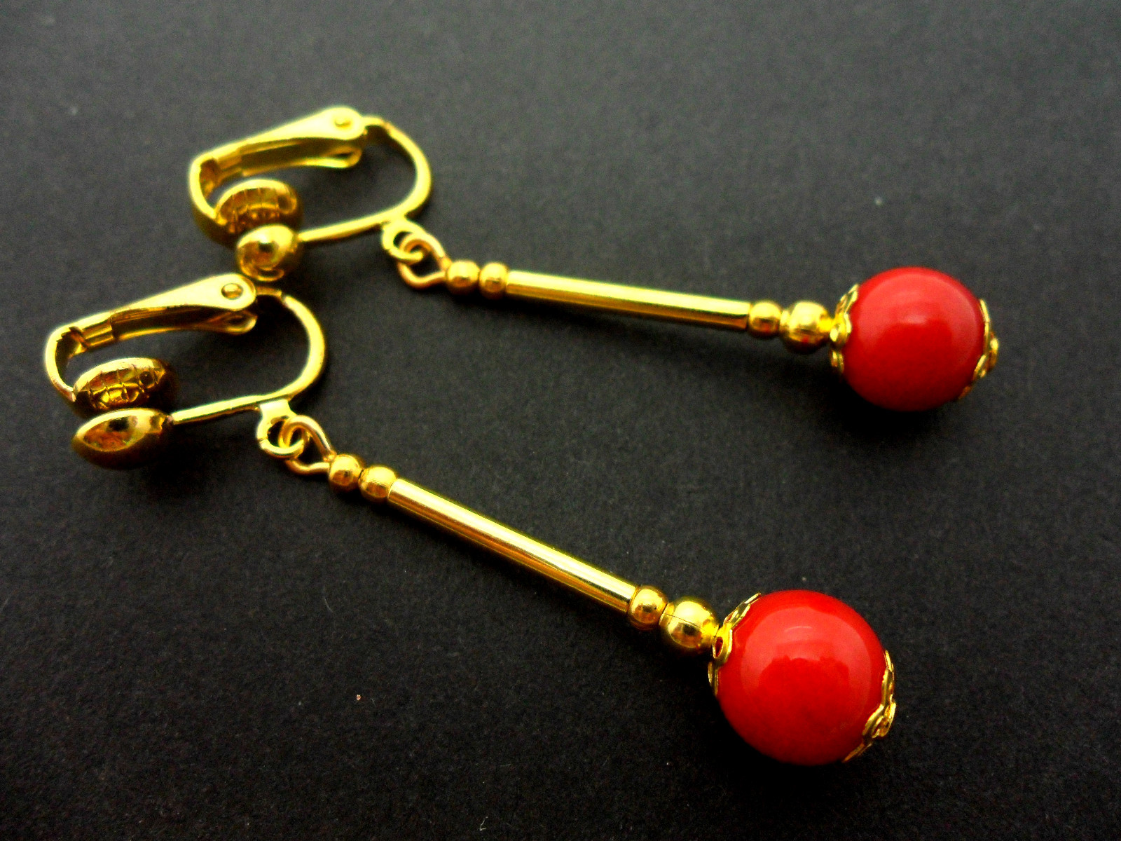 PAIO DI CORALLO ROSSO PERLINA PLACCATI ORO CLIP ORECCHINI. NUOVA
