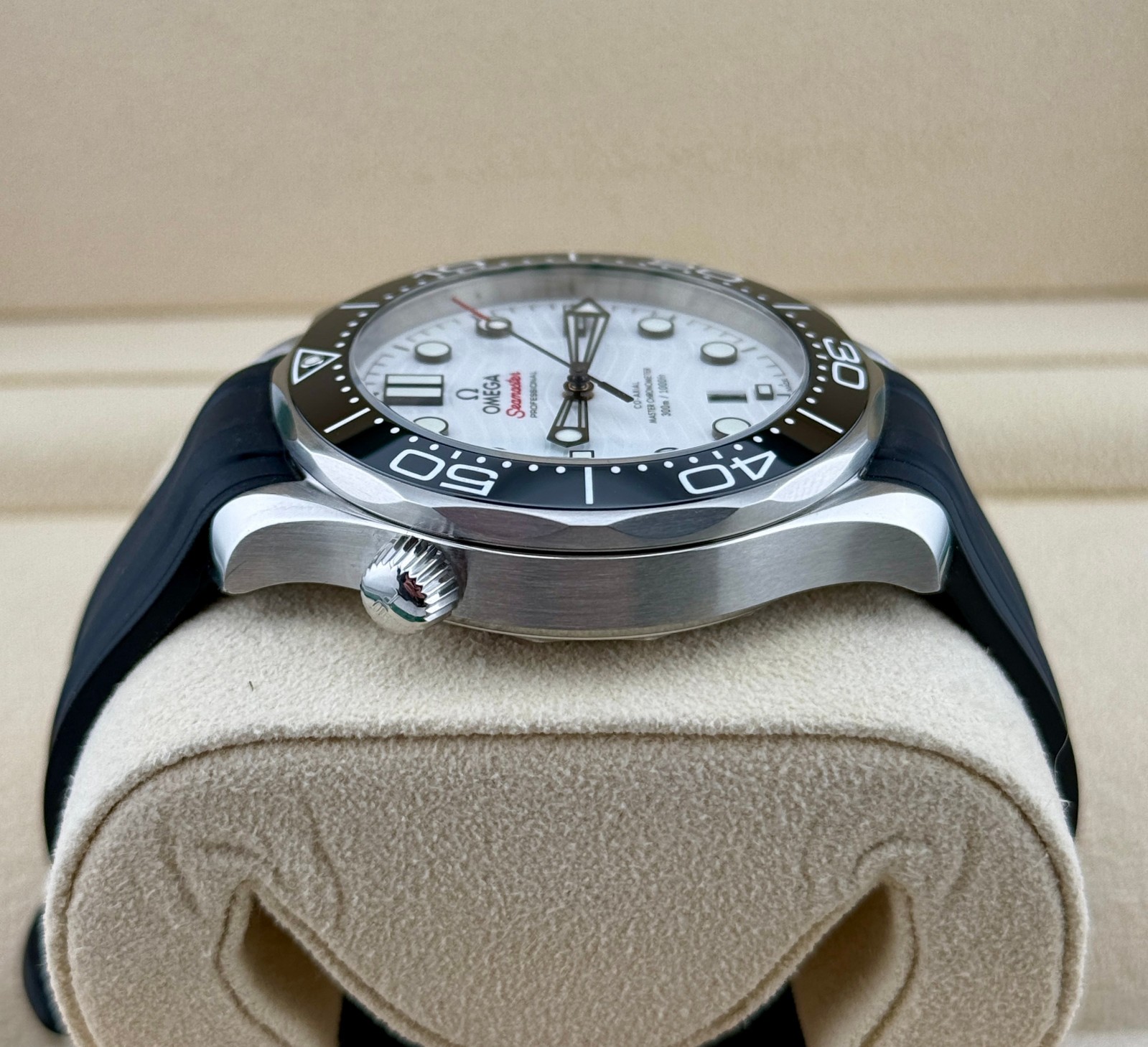OMEGA Seamaster Diver 300M 210.32.42.20.04.001. 42mm. Full Set.