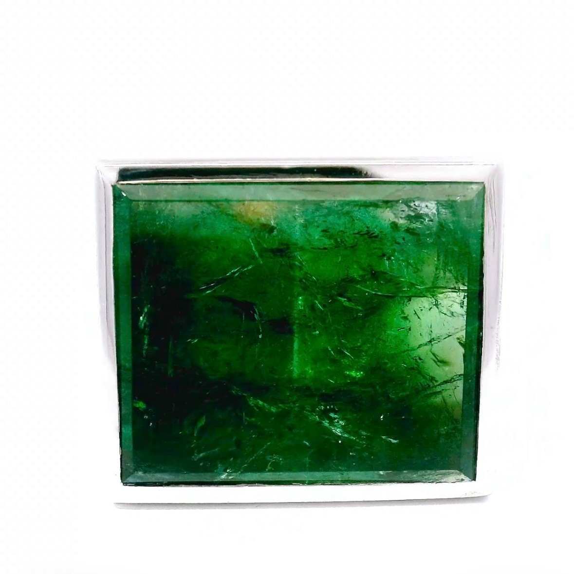 750 Tourmaline Ring in 18ct White Gold with Impressive Tourmaline