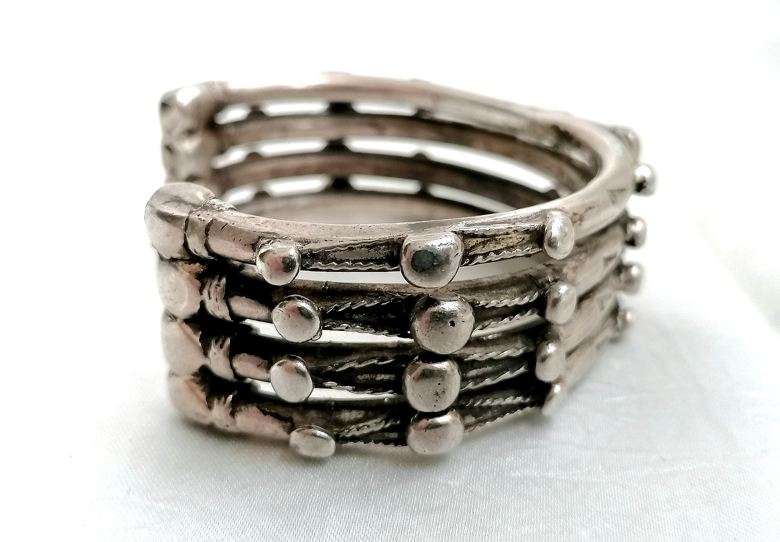 ANTIQUE SPECTACULAR ETHNIC HORSESHOE BRACELET ASHLAR, NUBIA, 1900.