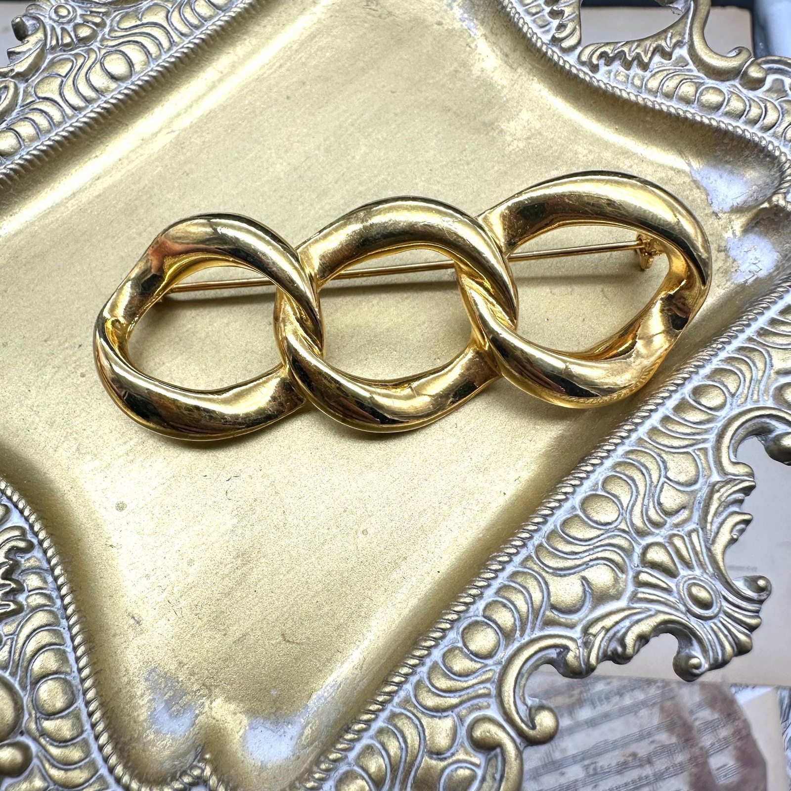 Vintage Three Gold Rings Brooch Pin Gold Tone Triple Circle Ring Pin