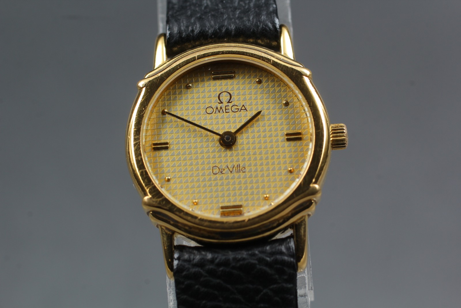 Vintage 1985 OMEGA DeVille Quartz Cal.1455 Gold Guilloche 20mm Women’s Watch