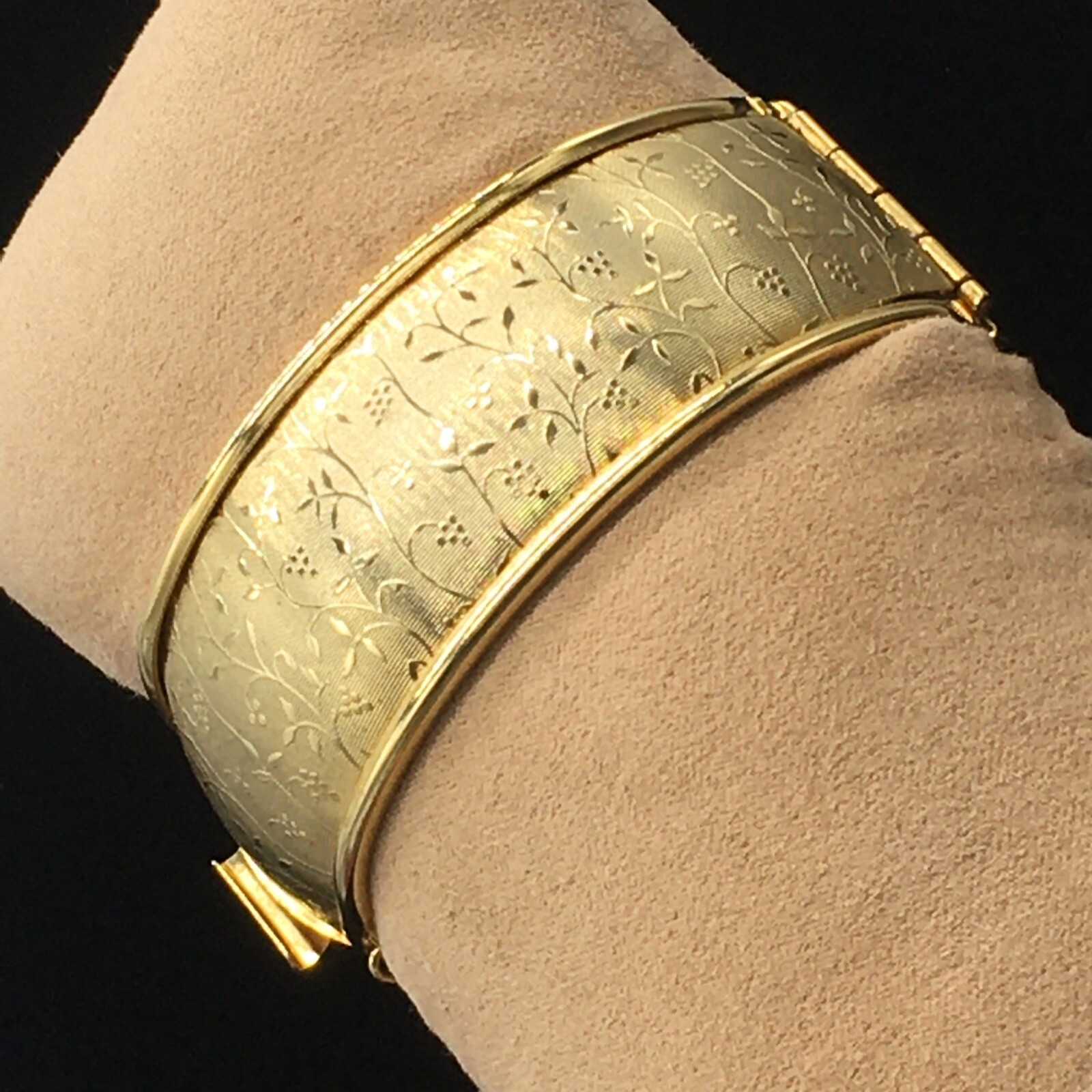 Floral Pattern Bangle Bracelet with Safety Chain Gold Tone Chinoiserie Embossing