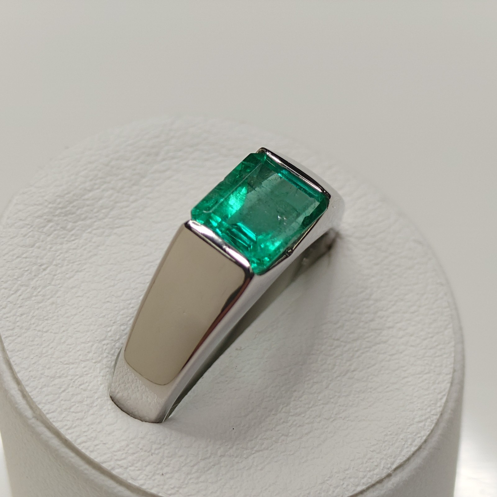 Emerald Ring, 900 Platinum RING Pt900 E1.88 jew0005 Imported from Japan