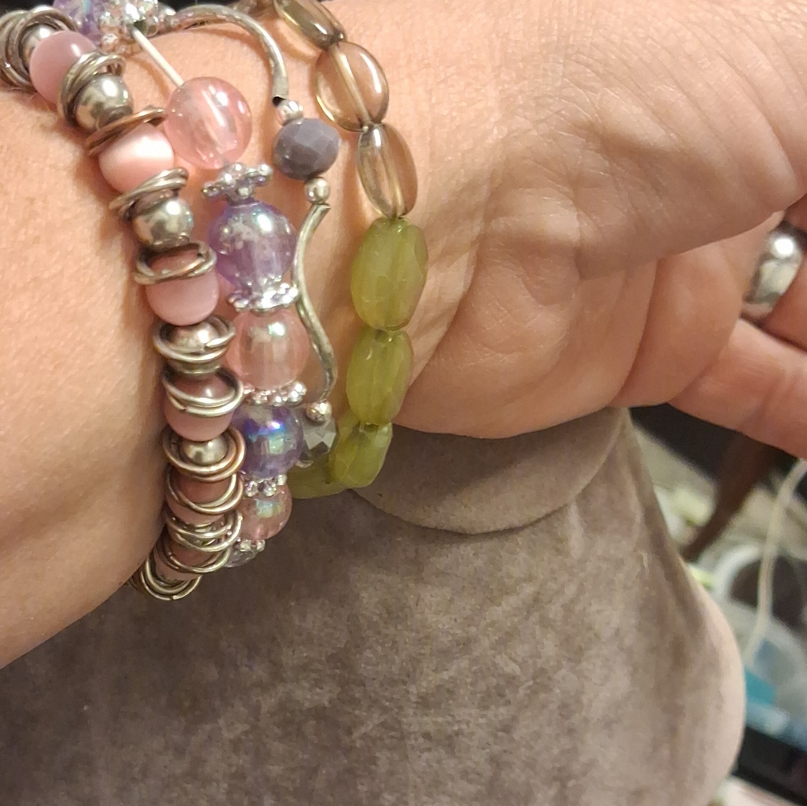 Women’s Mixed Lot 4 Beaded Stretch Bracelets Glass/Metal Silver Pink Purple
