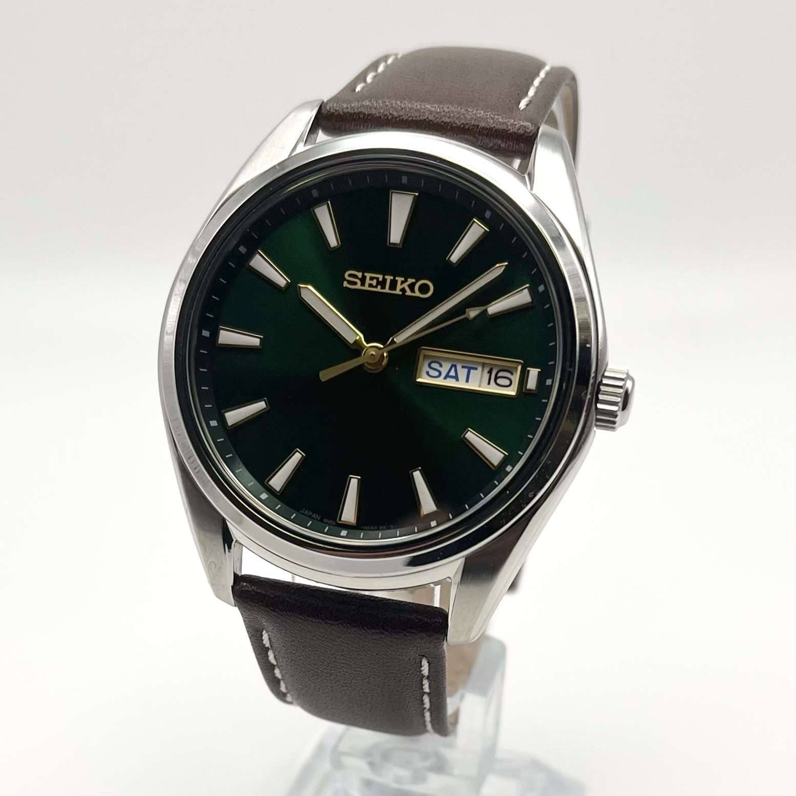 Seiko Essentials Green Quartz Day Date Sunburst 8N53-00A0 10 BAR WR 40mm Leather