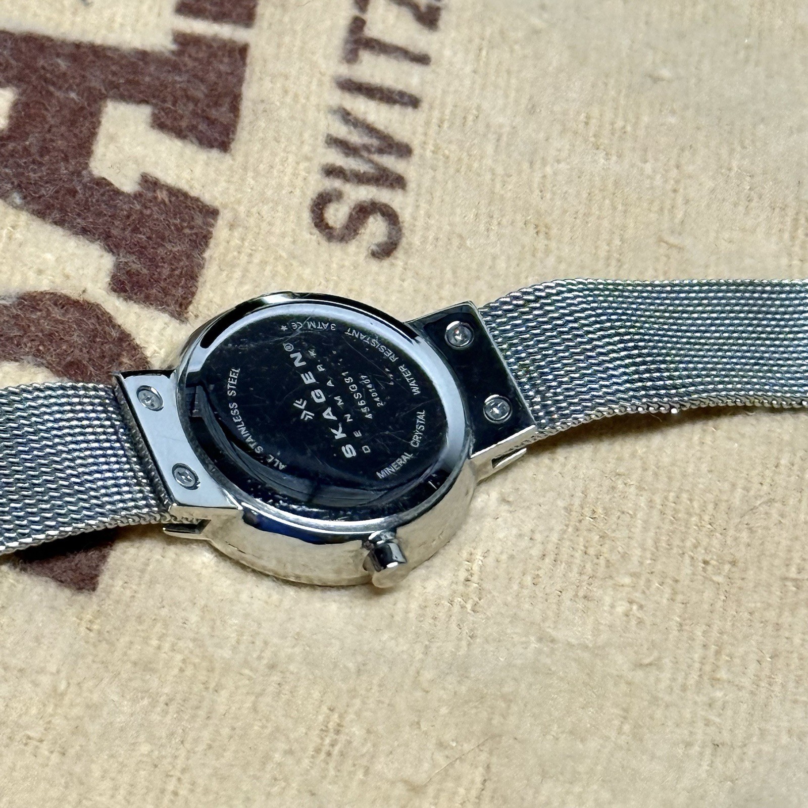 Skagen Womens Watch Two Tone Bracelet Faceted Mineral Crystal Excellent Conditio