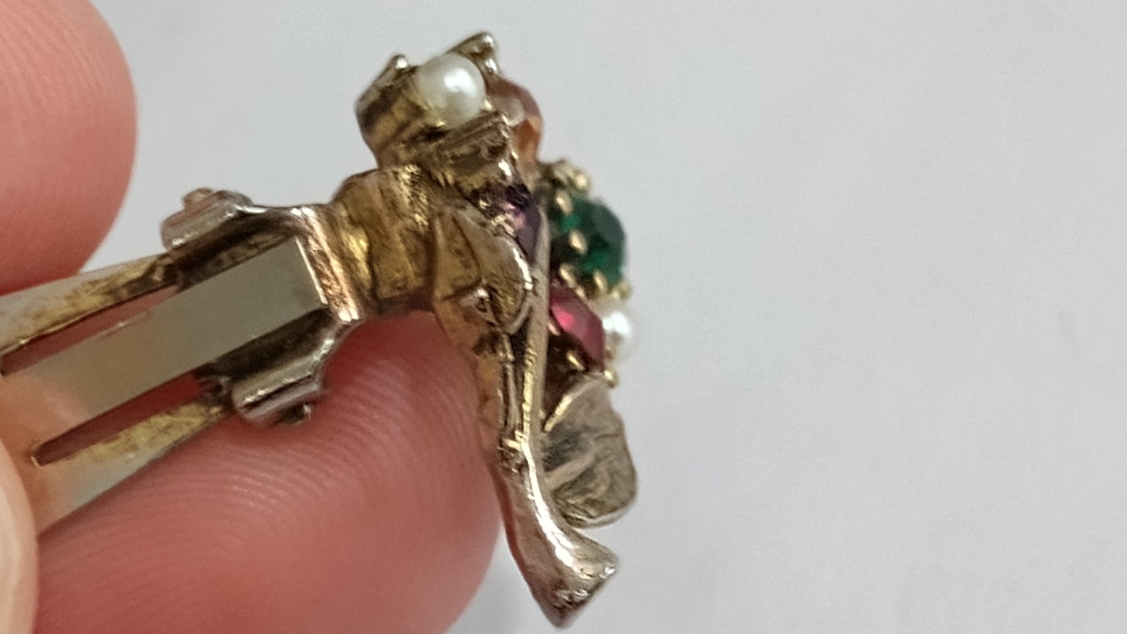 Estate Vtg Multicolor Rhinestone Pearl Gold Leaf Plant Clip on Earrings TOTYg 1″