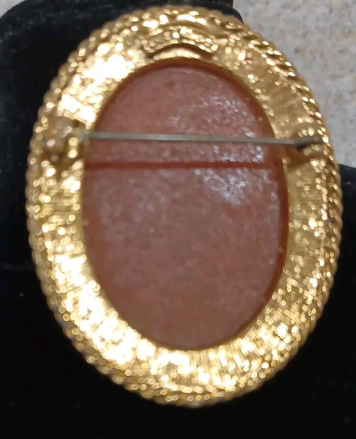 Vintage 1960’s Estee Lauder CAMEO Nice Brooch!