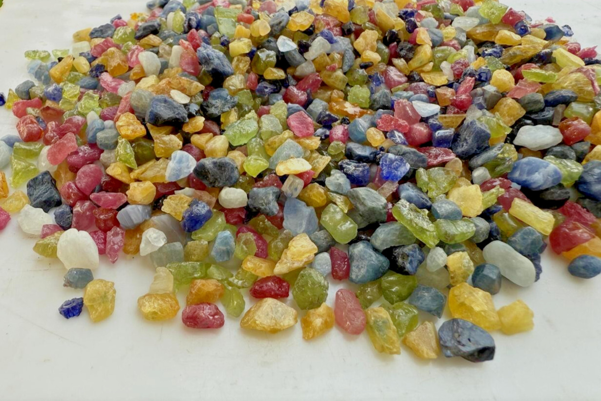 Extreme Quality Multi Sapphire Rough, Heated Treated Rough 3 To 5 MM – 200 Ct