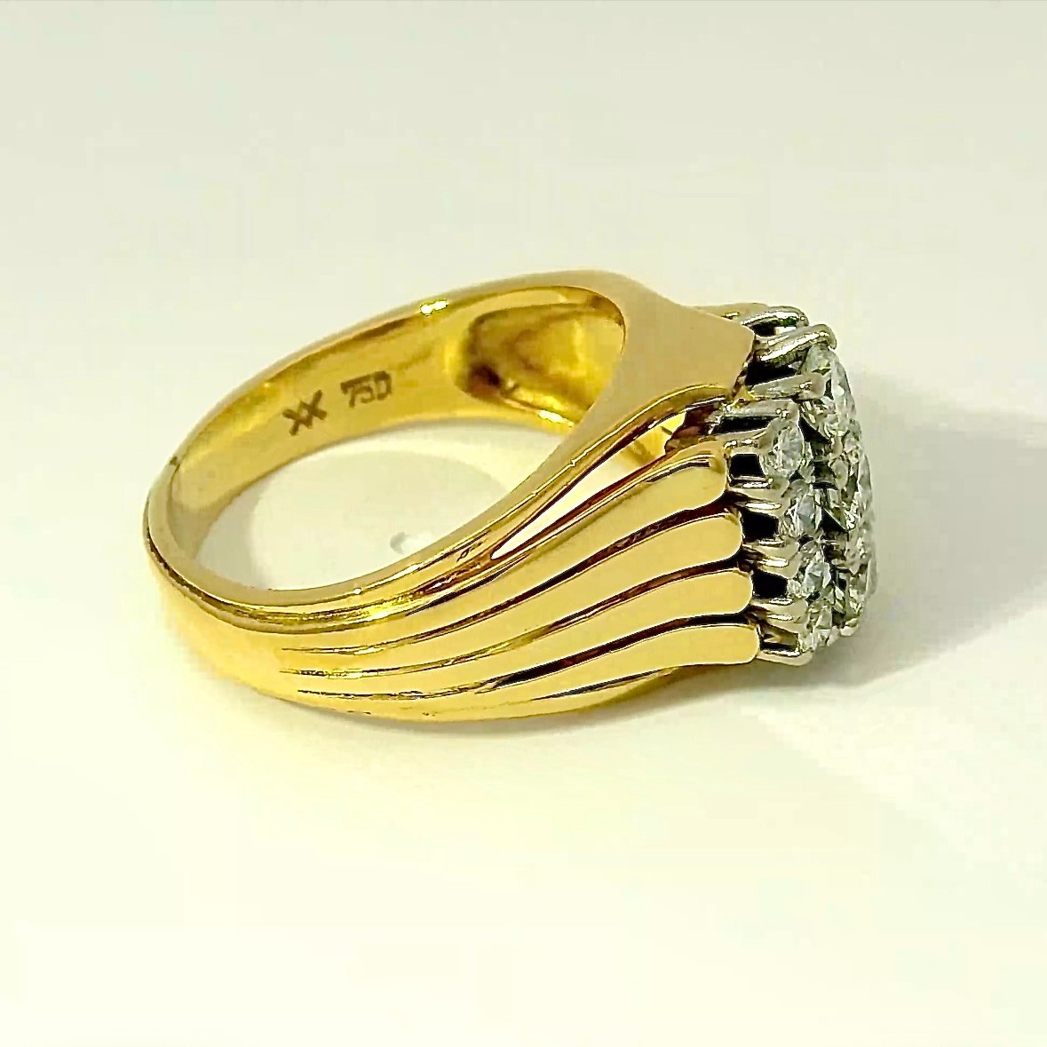 Ring 750 Gold 18 Carat Yellow and White Gold with Diamonds Vintage Handmade